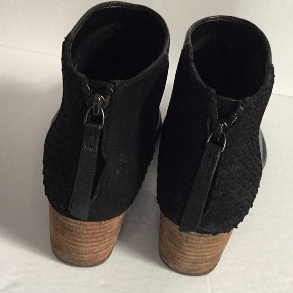 Clarks Spiced Ruby black back zip bootie - Picture 3 of 5